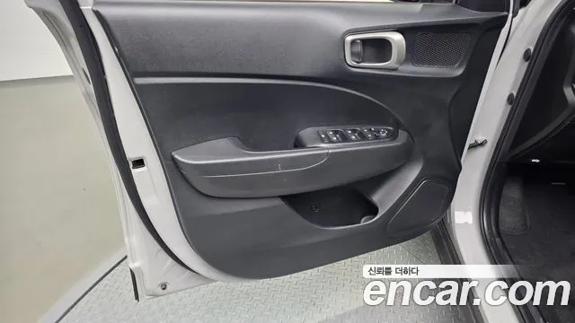 Hyundai Venue — Фото автомобиля 13