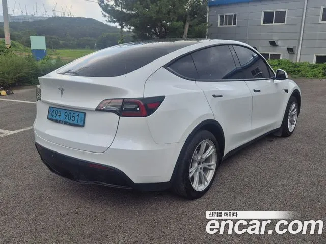 Tesla Model Y — Фото автомобиля 2