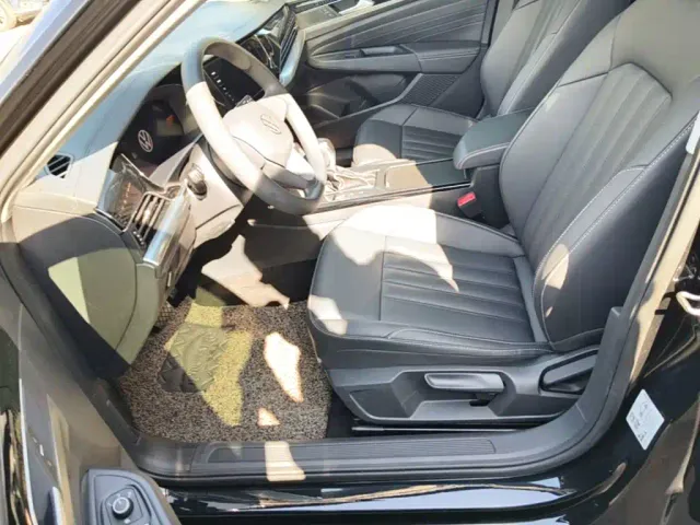 Volkswagen Passat — Фото автомобиля 14