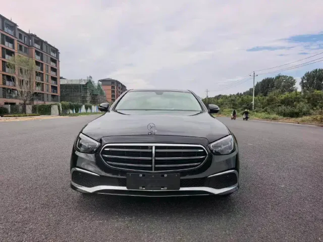 Mercedes-Benz E-Class — Фото автомобиля 2