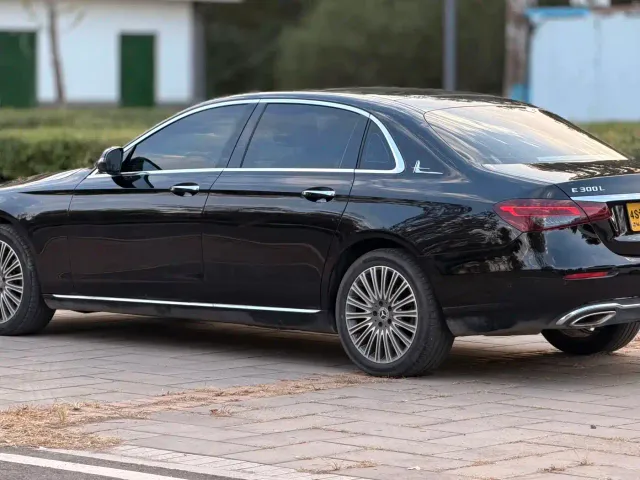 Mercedes-Benz E-Class — Фото автомобиля 6