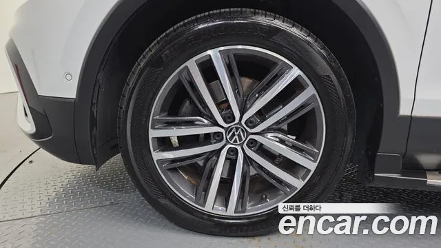 Volkswagen Tiguan — Фото автомобиля 5