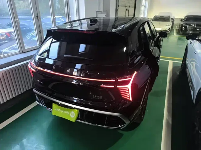 Hongqi HS3 PHEV — Фото автомобиля 6