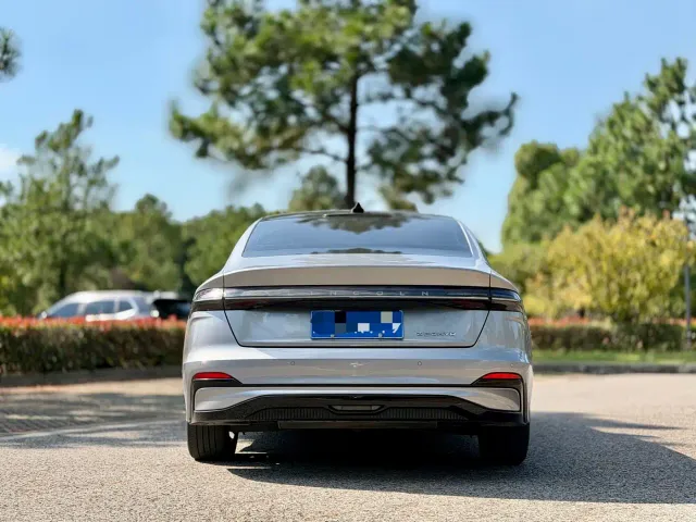 Lincoln Z — Фото автомобиля 24