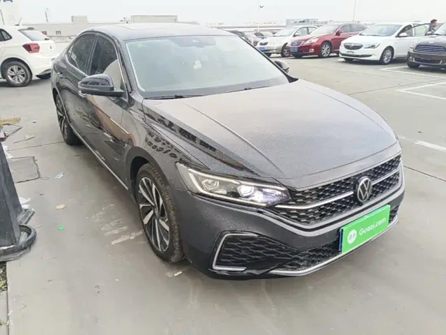 Volkswagen Passat — Фото автомобиля 3