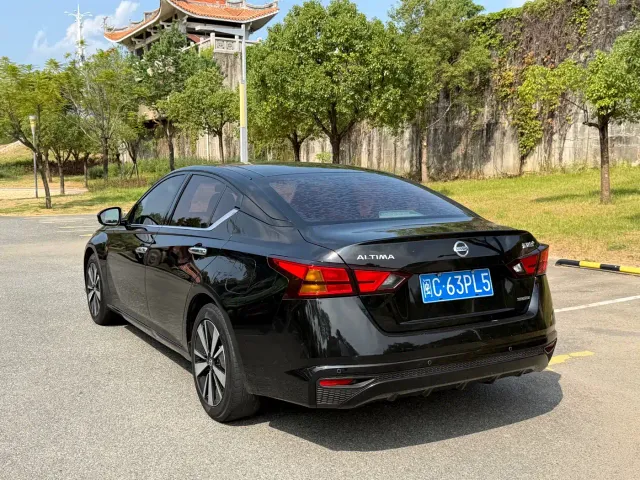 Nissan Teana — Фото автомобиля 4