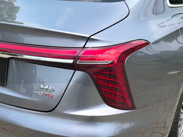 Hongqi H5 — Фото автомобиля 9