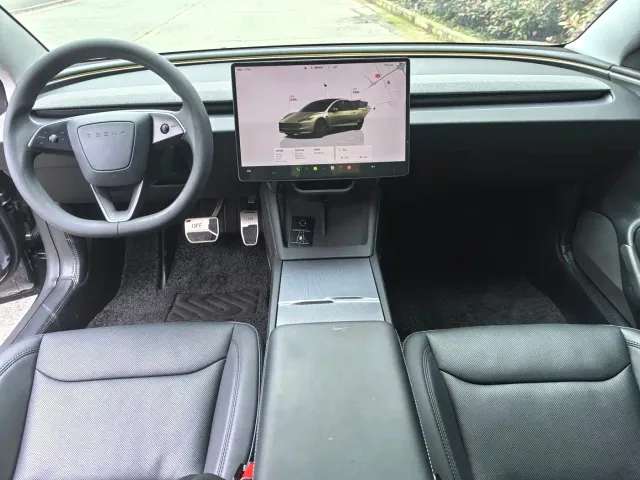 Tesla Model 3 — Фото автомобиля 5