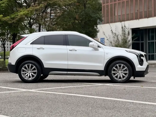 Cadillac Cadillac XT4 2021 28T FWD Premium Edition — Фото автомобиля 8