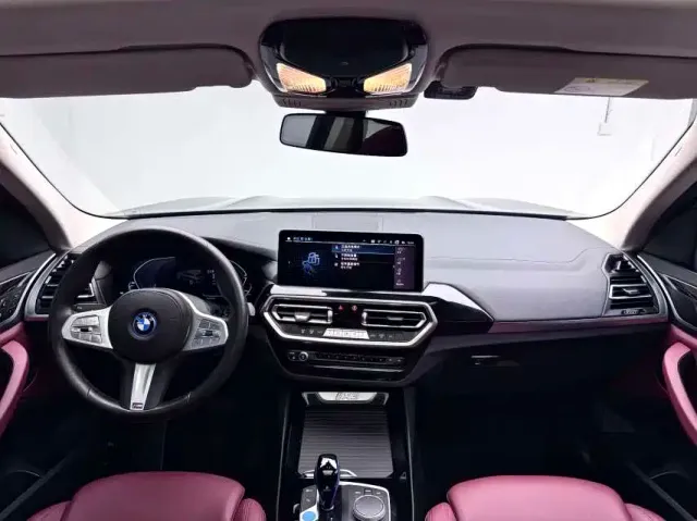 BMW iX3 — Фото автомобиля 14