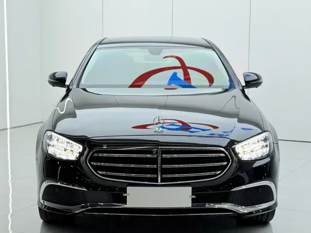 Mercedes-Benz E-Class — Фото автомобиля 3