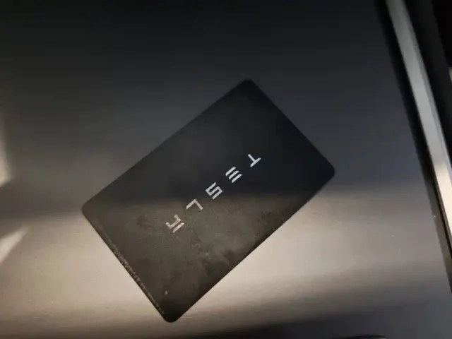 Tesla Model Y — Фото автомобиля 8