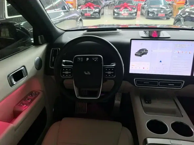 Li Auto L8 — Фото автомобиля 10