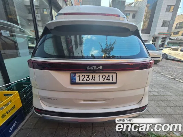 Kia Carnival Generation 4 — Фото автомобиля 4