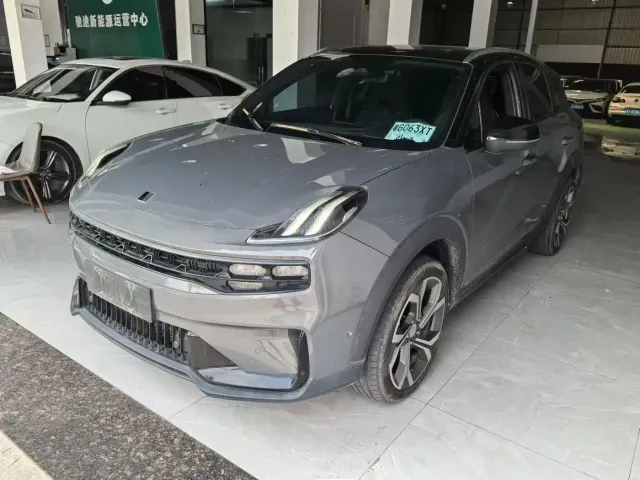 Фотография автомобиля — Lynk & Co 06