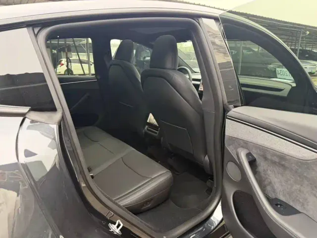 Tesla Model Y — Фото автомобиля 21