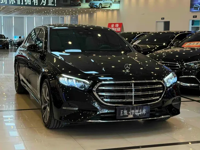Mercedes-Benz E-Class — Фото автомобиля 2