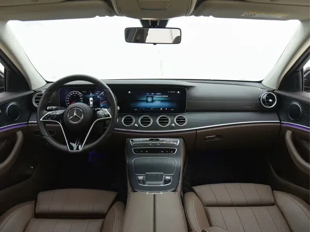 Mercedes-Benz E-Class — Фото автомобиля 14