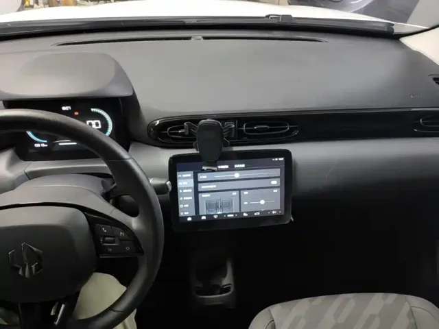 Leapmotor T03 — Фото автомобиля 9