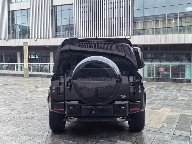 Land Rover Defender — Фото автомобиля 17