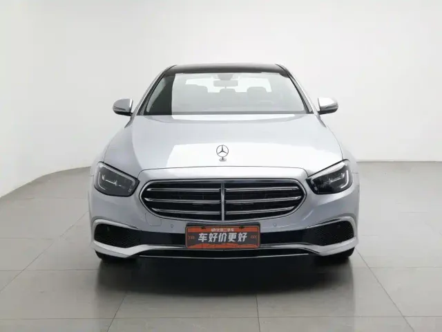 Mercedes-Benz E-Class — Фото автомобиля 3