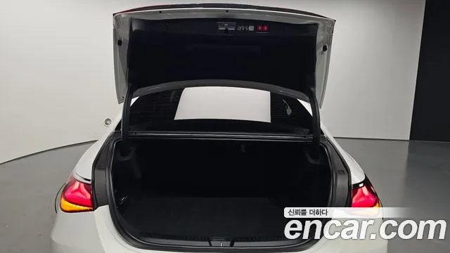 Mercedes-Benz E-Class — Фото автомобиля 17
