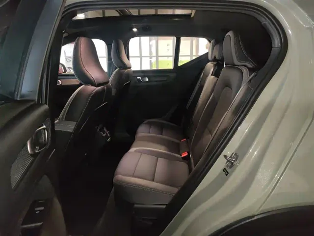 Volvo XC40 — Фото автомобиля 12