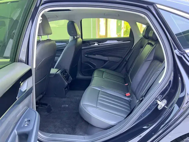 Volkswagen Passat — Фото автомобиля 11
