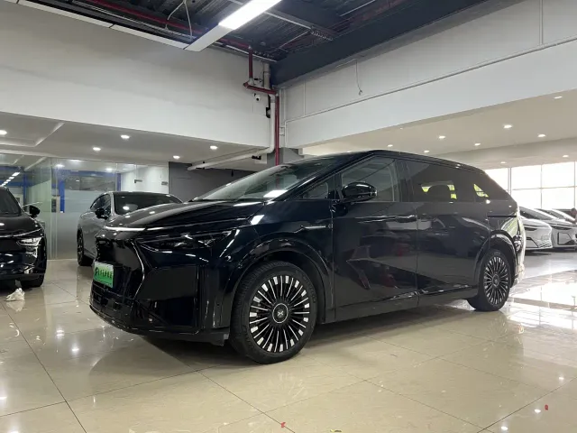 Фотография автомобиля — Xpeng X9
