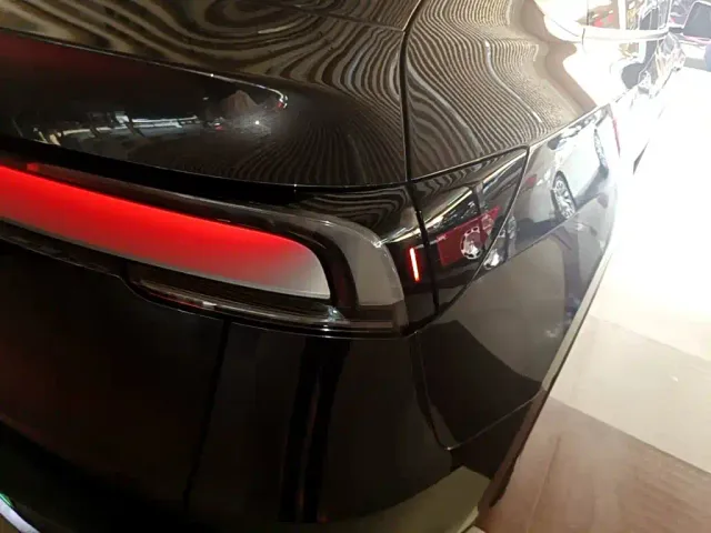 Tesla Model Y — Фото автомобиля 7