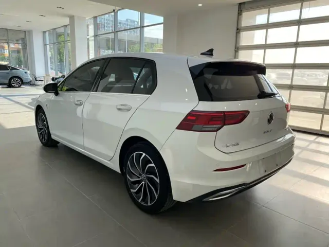 Volkswagen Golf — Фото автомобиля 6