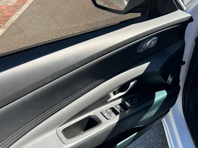 Hyundai Elantra — Фото автомобиля 14