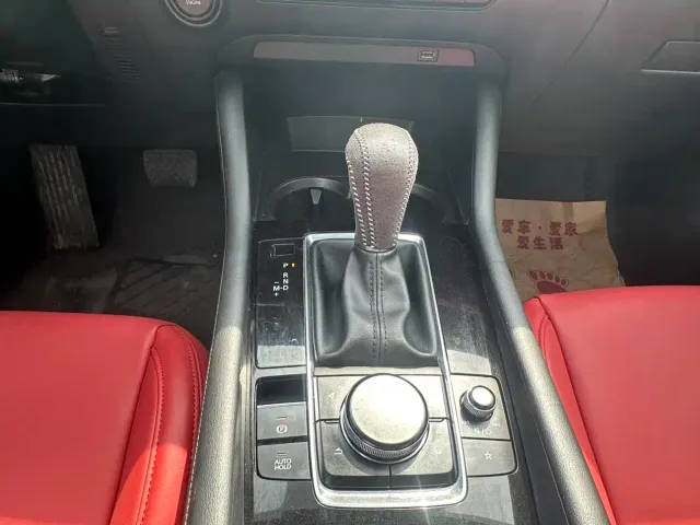 Mazda Axela — Фото автомобиля 6