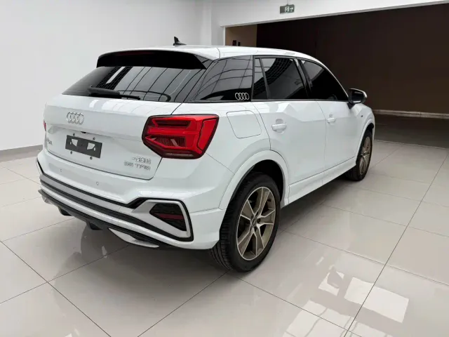 Audi Q2L — Фото автомобиля 4
