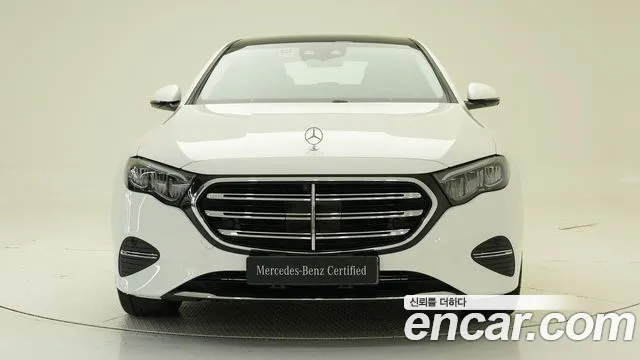 Mercedes-Benz E-Class — Фото автомобиля 3