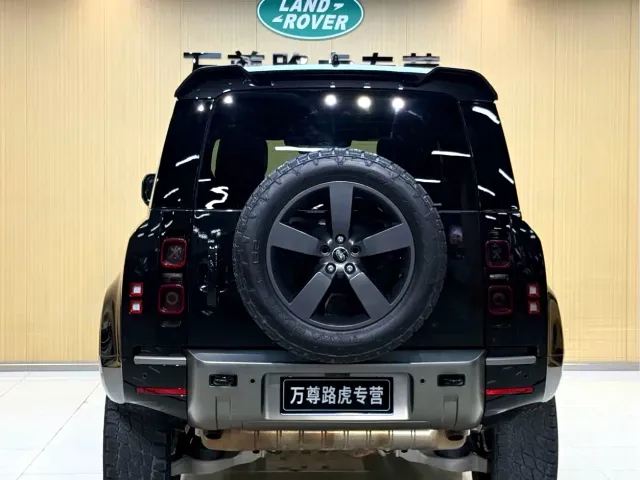 Land Rover Defender — Фото автомобиля 18