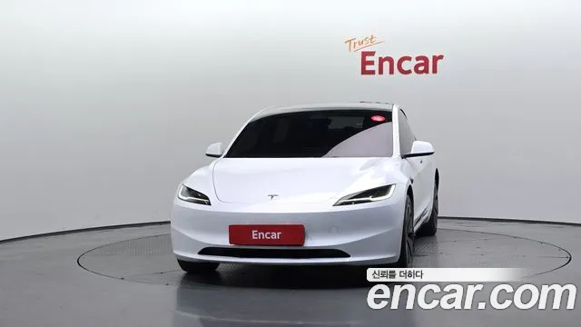 Tesla Model 3 — Фото автомобиля 2