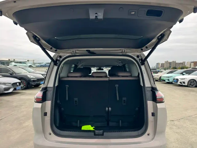 Wuling Starlight 730 — Фото автомобиля 12