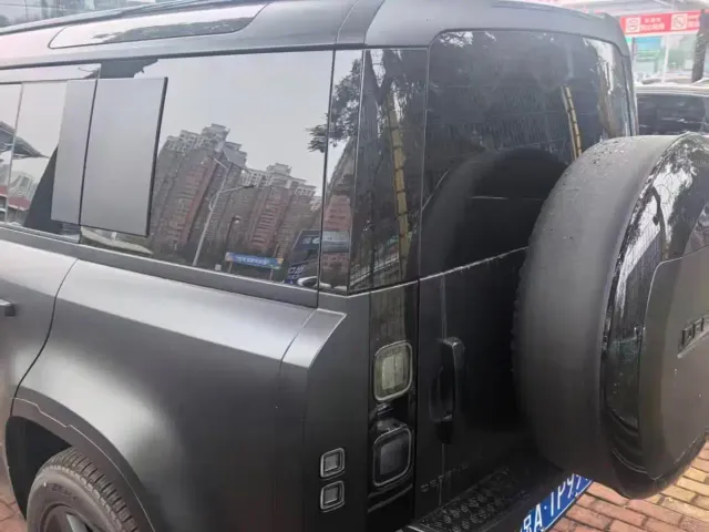 Land Rover Defender — Фото автомобиля 9