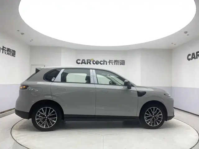 Leapmotor B10 — Фото автомобиля 4