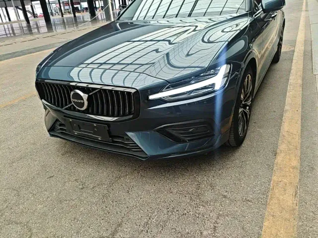 Volvo S60 — Фото автомобиля 23