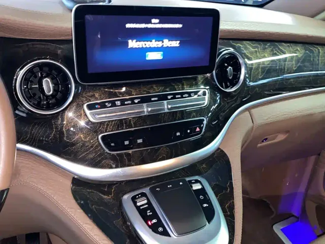 Mercedes-Benz Mercedes-Benz V-Class 2022 V 260 L Long Wheelbase Luxury Edition — Фото автомобиля 3