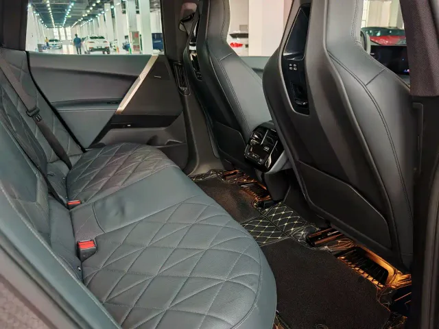BMW iX — Фото автомобиля 17