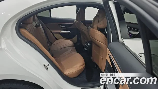 Mercedes-Benz E-Class — Фото автомобиля 12