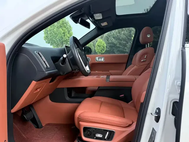 Li Auto L7 — Фото автомобиля 10