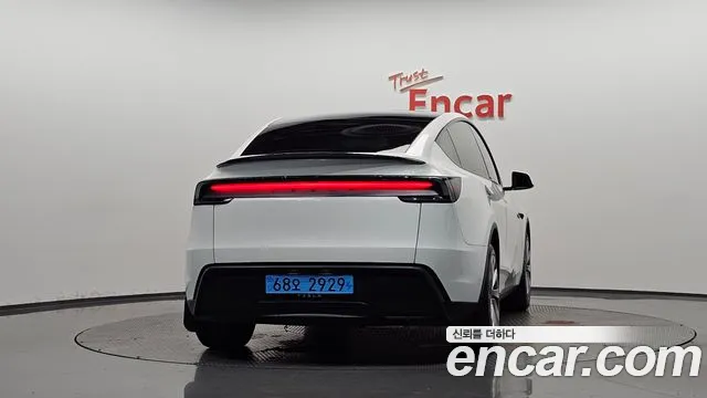 Tesla Model Y — Фото автомобиля 4