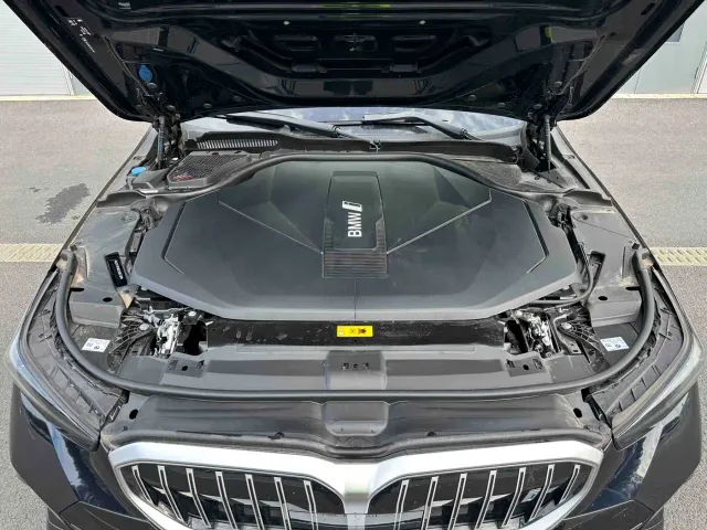 BMW i5 — Фото автомобиля 4