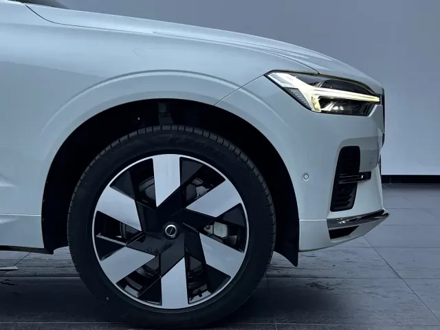 Volvo XC60 — Фото автомобиля 5
