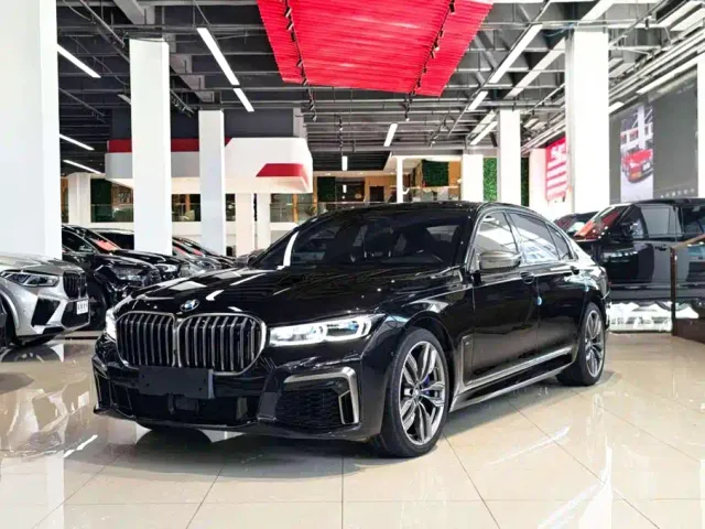 Фотография автомобиля — BMW 7 Series