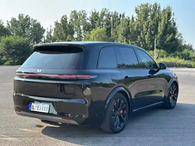 Li Auto L8 — Фото автомобиля 6